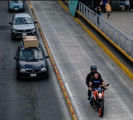 Las motocicletas circulan a su ritmo y gusto.